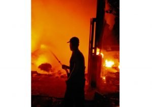 Diduga Karena Pediang Sapi, Gudang Karung Goni Habis Terbakar - Info Seputar Pati