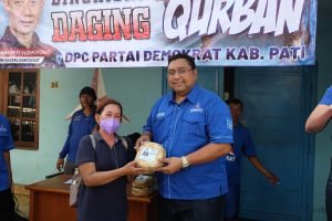5-6.jpg DPC Demokrat Pati Bagikan 700 Bungkus Daging Kurban - Info Seputar Pati