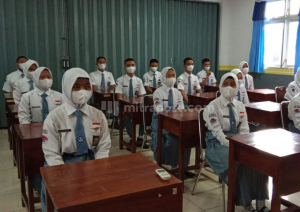 PTM-100-persen.png KBM Maksimal 4 Jam pada PTM 100 Persen, Siswa: Senang Bisa Bekumpul Teman-teman - Info Seputar Pati