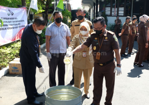 aksi-pemusnahan.png Kejari Pati Musnahkan Ribuan Barang Bukti Kejahatan dan Rampasan Perkara Tindak Pidana - Info Seputar Pati