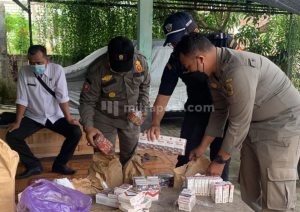 razia-rokok-ilegal.png Operasi di Pucakwangi, Satpol PP Pati dan Bea Cukai Kudus Temukan Sejumlah Rokok Ilegal - Info Seputar Pati