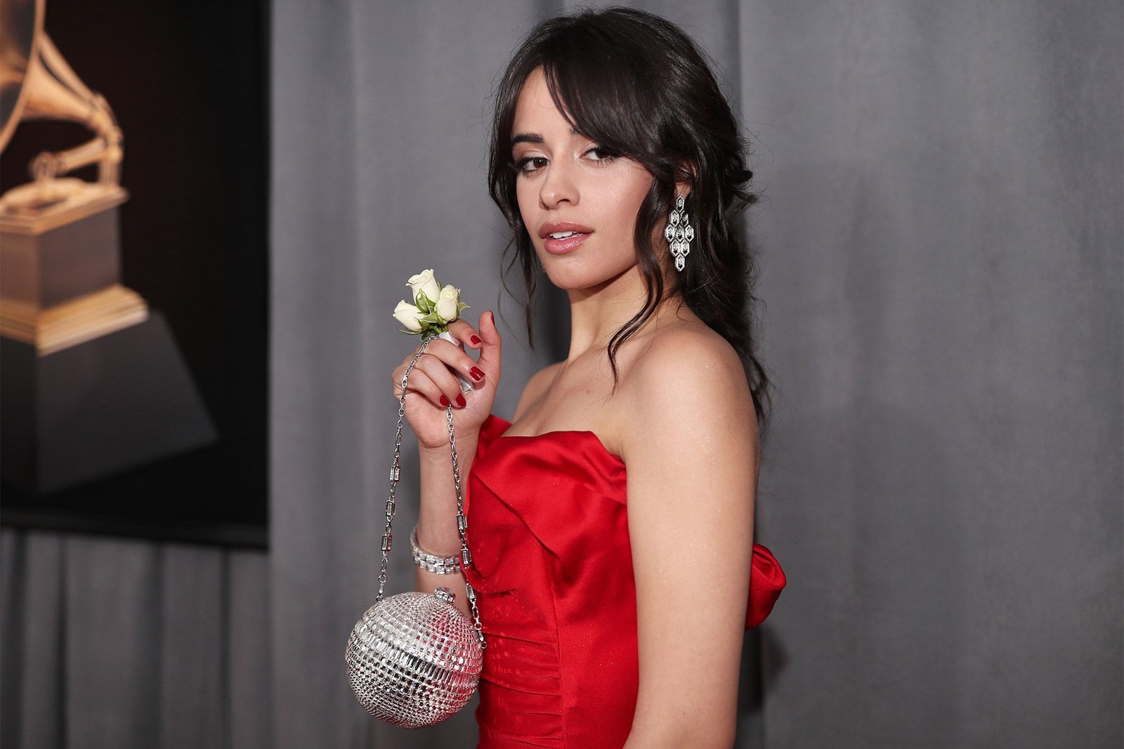 camila-cabello-criticas-peso-elle-1629573627.jpg
