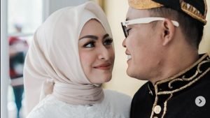 Majelis Hakin Putuskan Sule dan Nathalie Resmi Cerai - Info Seputar Pati