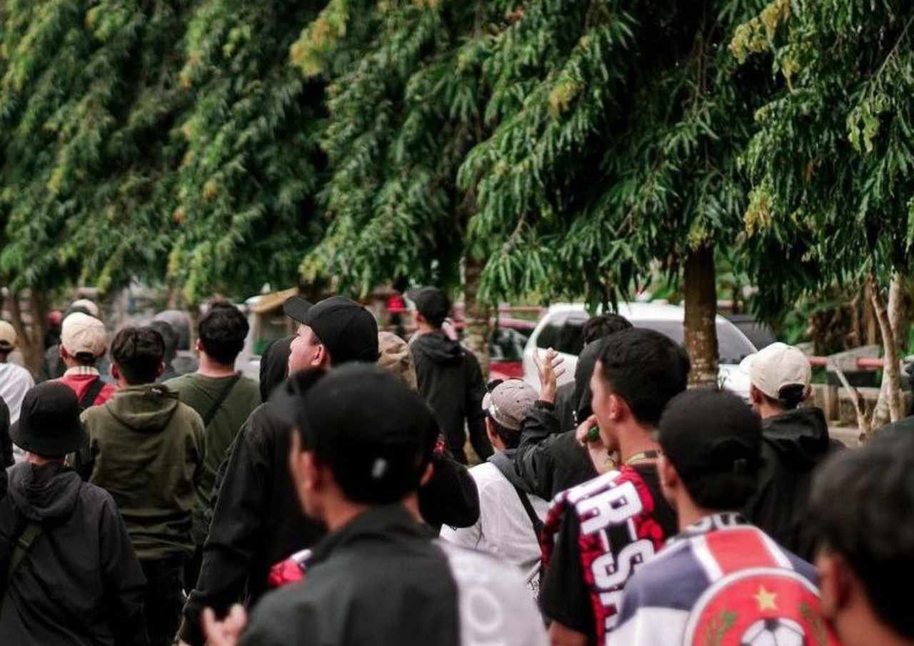Tuntut Kemenangan, Resimen Patifosi Beri Dukungan Langsung ke Stadion Joko Samudro Gresik