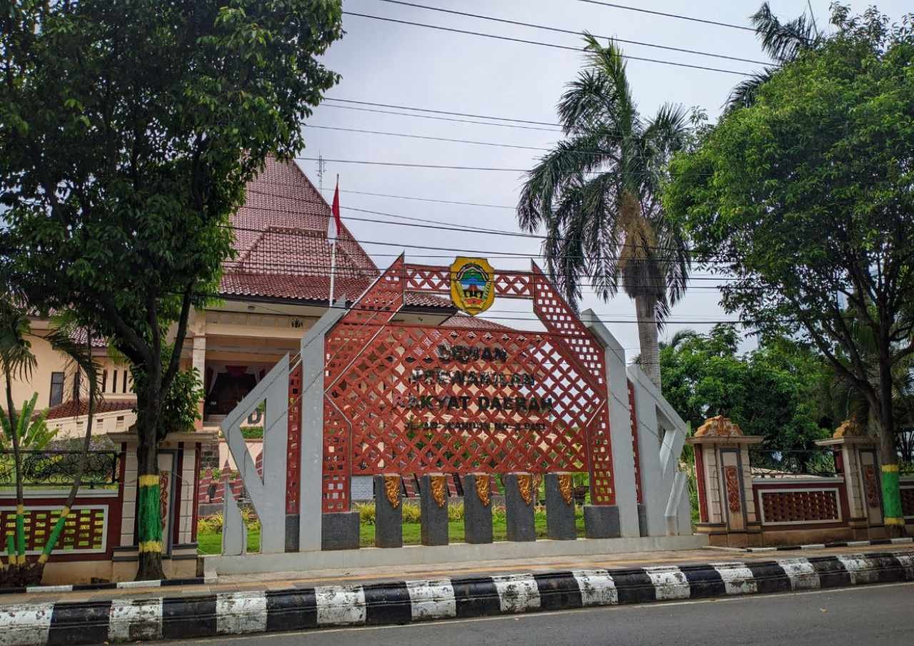 gedung dprd gedung dprd