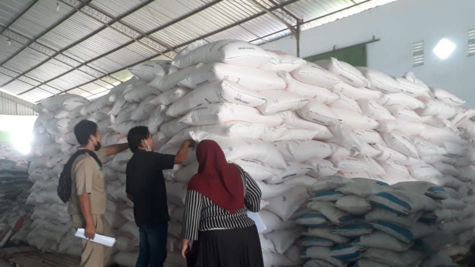 Kios di Pati Bisa Ditutup Jika Masih Jual Pupuk Kintilan kios-di-pati-bisa-ditutup-jika-masih-jual-pupuk-kintilan