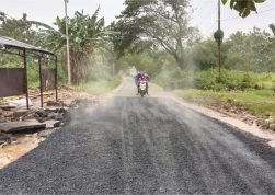 warga-sukolilo-keluhkan-perbaikan-jalan-tak-sesuai-ekspektasi