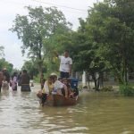 Foto : Kondisi Jalan Raya Kasiyan Sukolilo - Kudus Terendam banjir (Sumber : Mitrapost.com/ Anang SY)