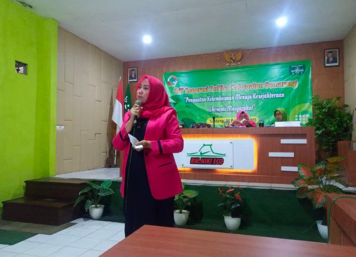 Anggota DPRD Pati Berikan Pemberdayaan Ekonomi Muslimat Anggota DPRD Pati Berikan Pemberdayaan Ekonomi Muslimat