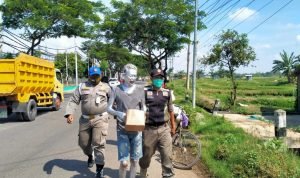 Sering Terjaring Razia Satpol PP, Manusia Silver Tetap Bandel