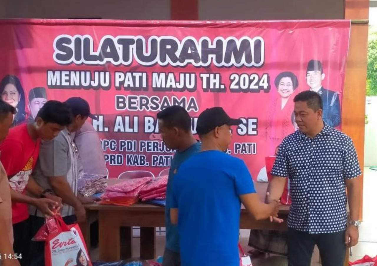 Ketua DPRD Pati Bagikan 1.000 Bingkisan Lebaran