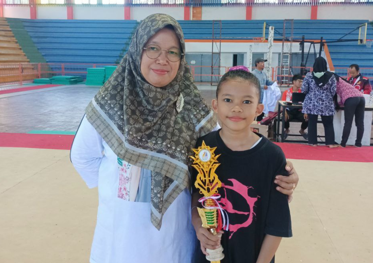 Az Zahra Raih Piala Juara 1 Putri O2SN Cabor Senam Tingkat Kecamatan Pati