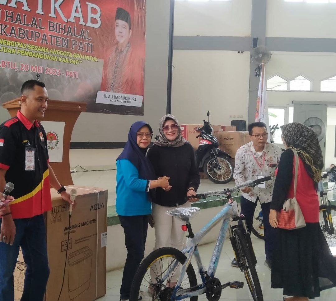 Foto : Anggota Komisi A DPRD Kabupaten Pati, Warsiti saat menghadiri acara Silatkab BPD Se-Kabupaten Pati (Sumber : mitrapost.com/) Foto : Anggota Komisi A DPRD Kabupaten Pati, Warsiti saat menghadiri acara Silatkab BPD Se-Kabupaten Pati (Sumber : mitrapost.com/)