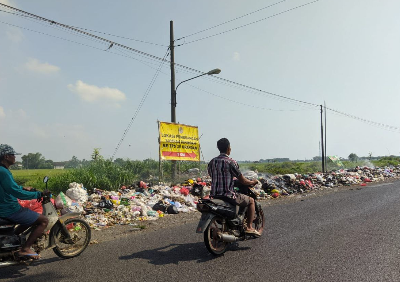 Jalan Guyangan-Jetak Penuh Sampah dengan Bau Menyengat Mengganggu Warga