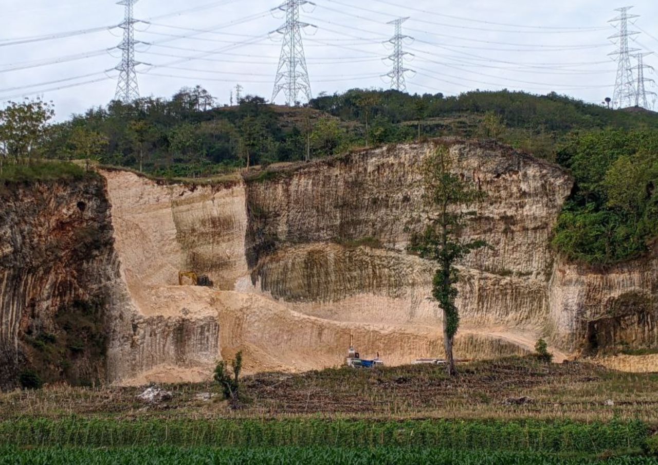 Bising Tambang Liar di Sukolilo Tambang Liar di Sukolilo