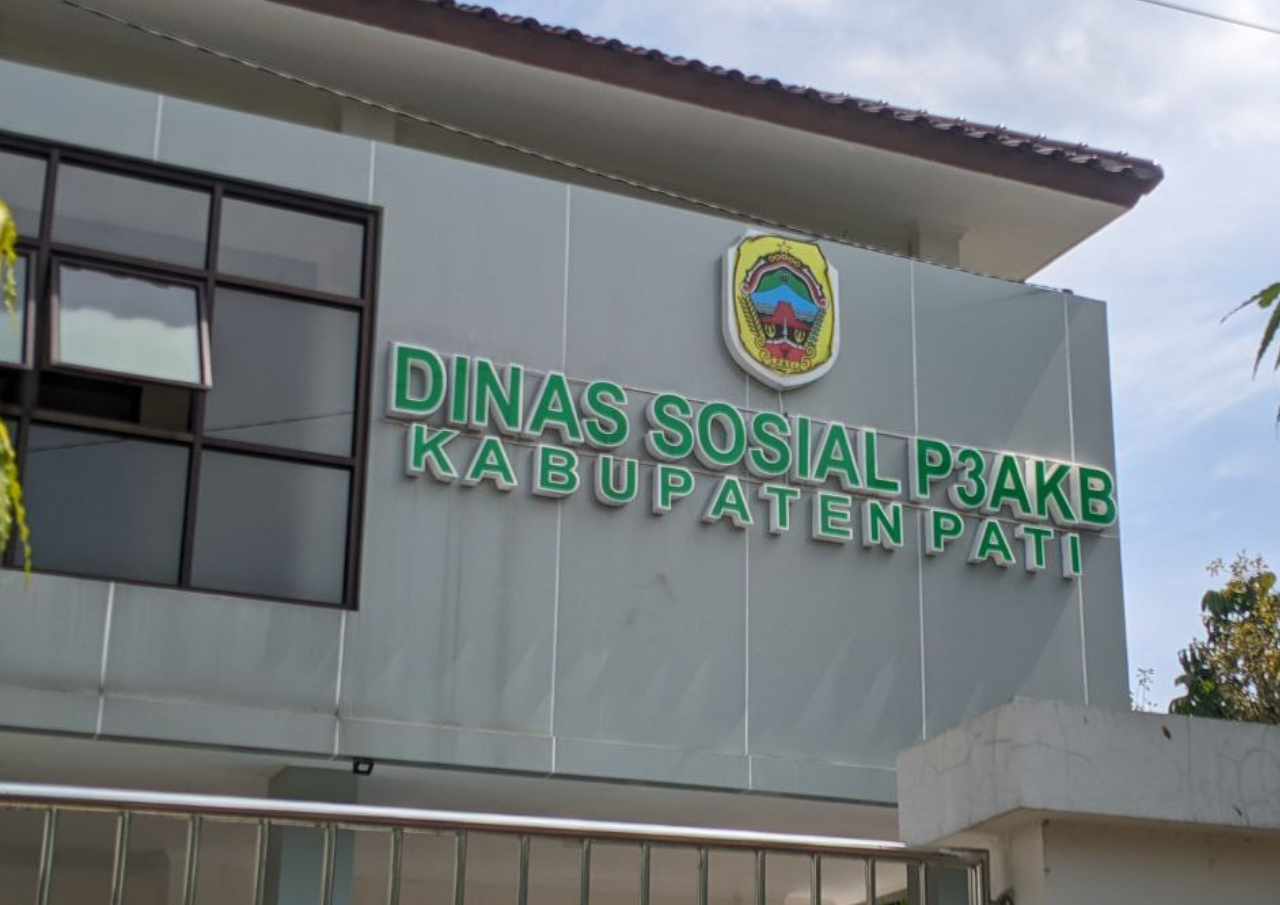 Dinsos Serahkan Bantuan Pangan untuk Anak Rentan KDRT