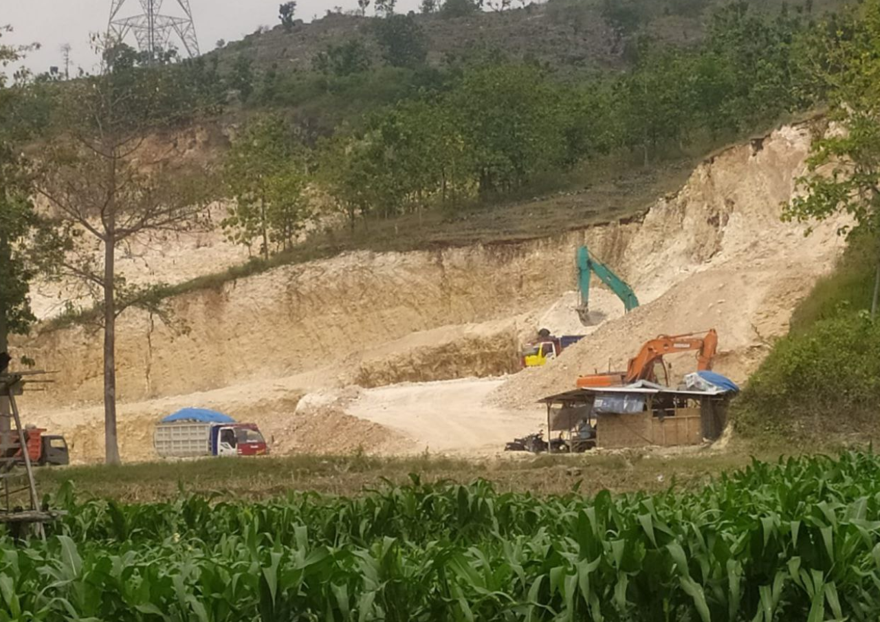 Longsor Tambang Galian C di Sukolilo Sebabkan 1 Sopir Dump Tewas