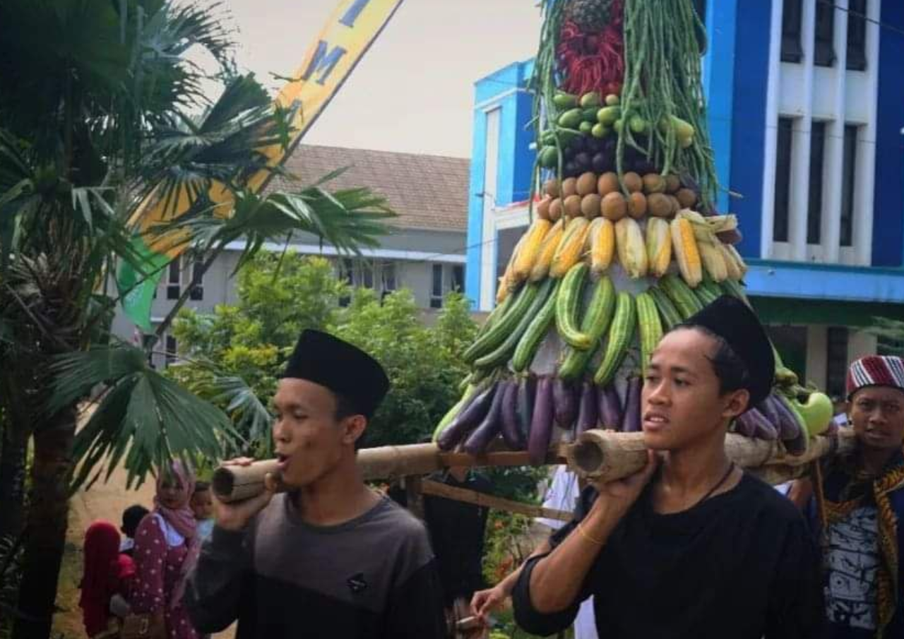 Meriahnya Peringatan Haul Mbah Mutamakin