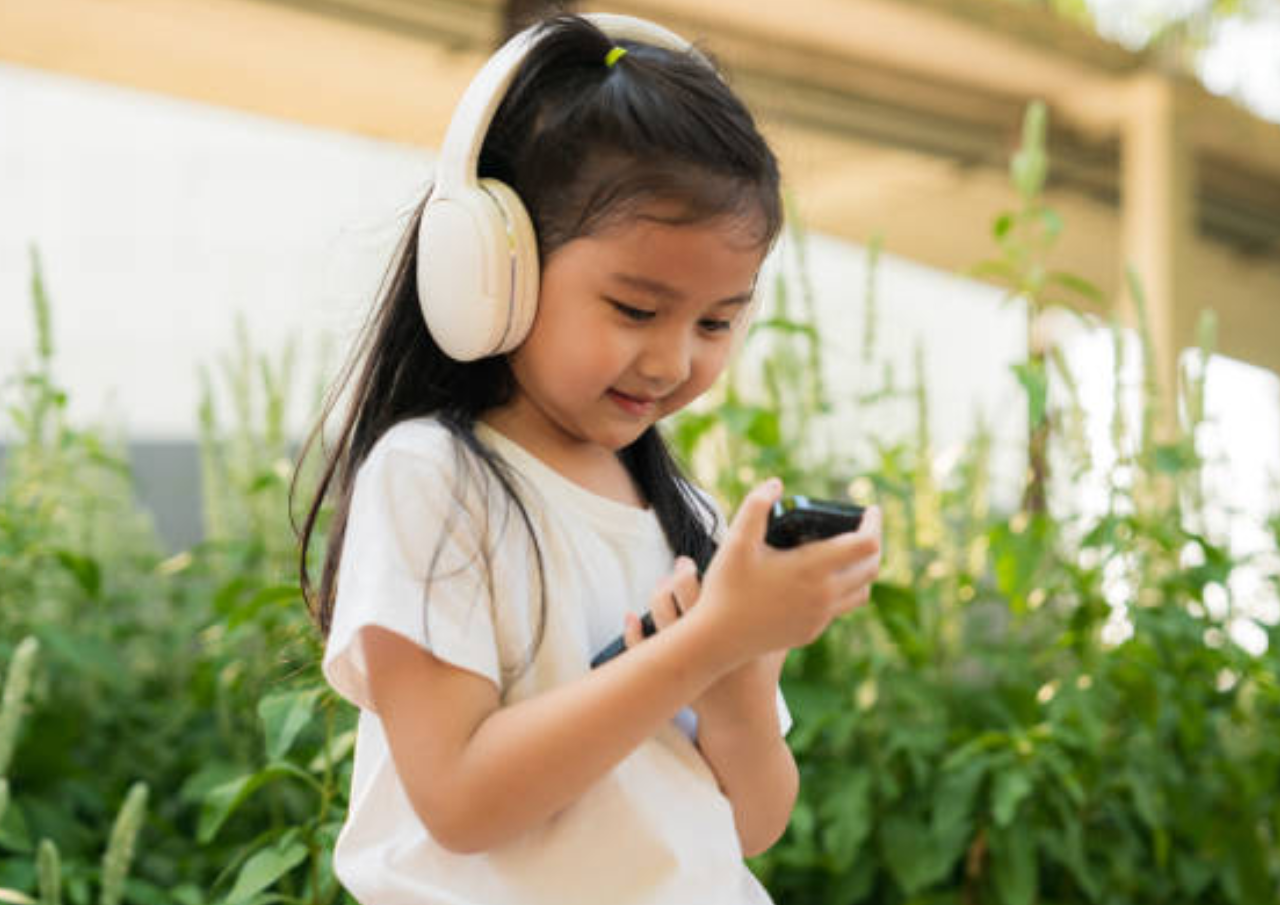 Pentingnya Pembatasan Kebebasan Bermain Telepon pada Anak di Pati