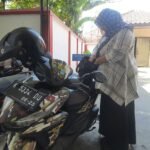 Foto: Anggota DPRD Pati Ngantor Naik Motor (Sumber: M Kafi/ Infoseputarpati)