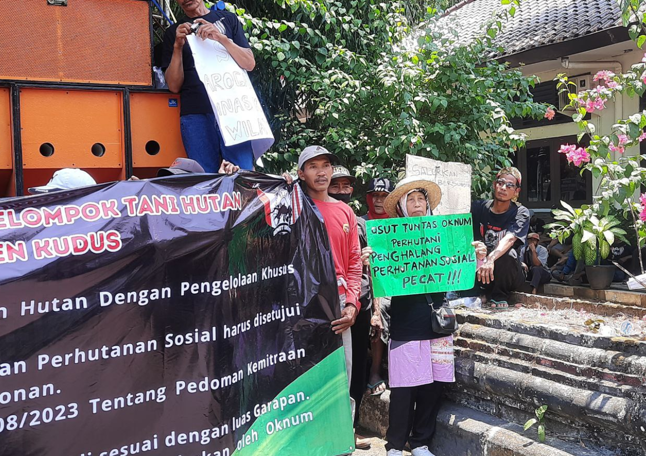 Petani Pati-Kudus Demo Tuntut Hak Perhutanan Sosial