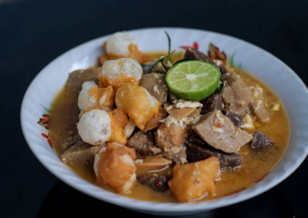 Dampak Negatif Makan Seblak, Tips Makan Lebih Aman