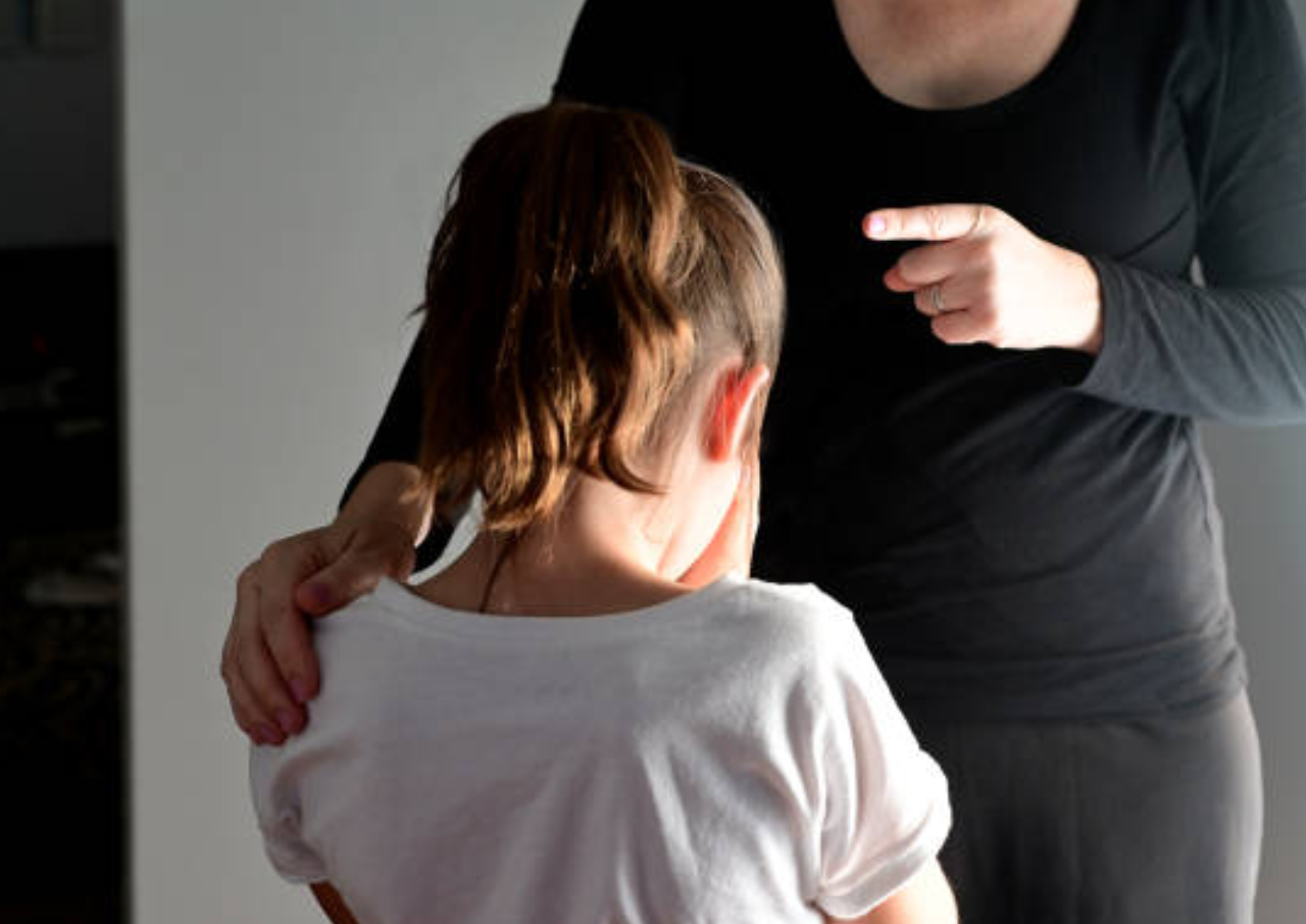 Kenali Pola Asuh Tiger Parents, Keras dan Menuntut