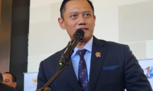 AHY Targetkan Harga Tiket Pesawat Turun pada November Ini