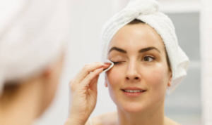 Tips Menghapus Riasan dengan Efektif