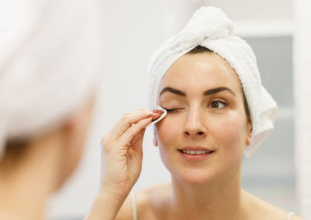 Tips Menghapus Riasan dengan Efektif