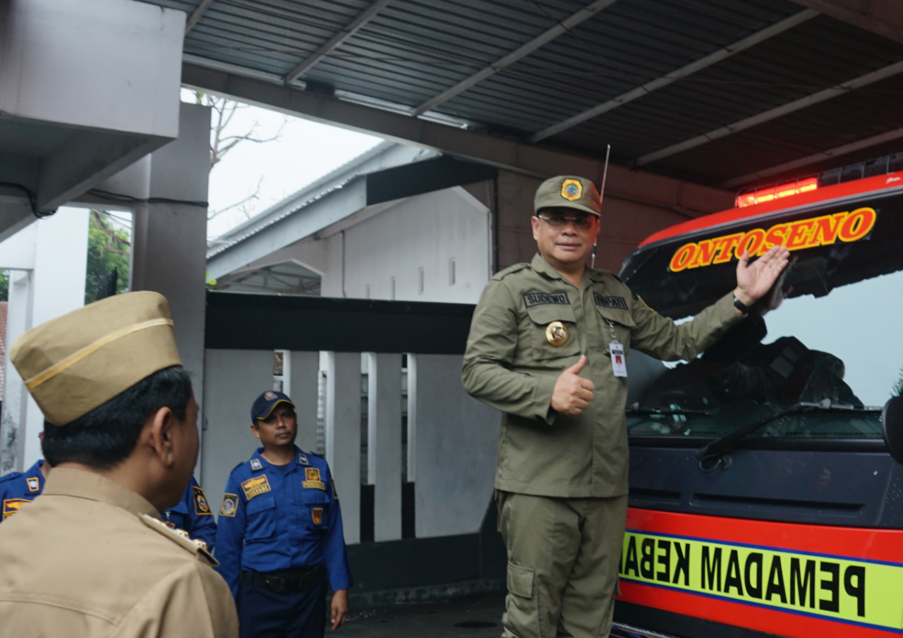 Bupati Pati Serahkan Tiga Mobil Damkar Baru kepada Satpol PP