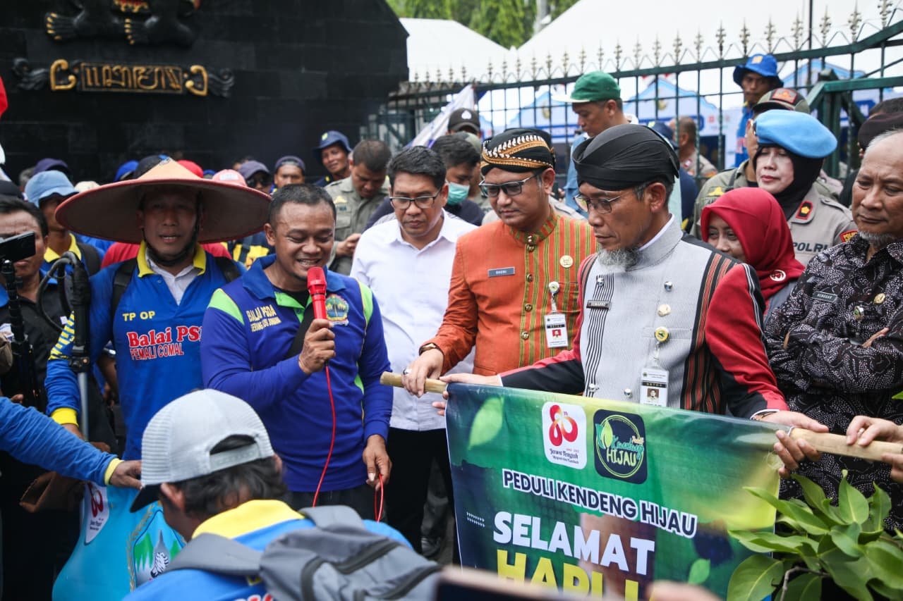 Demo FKPI Jateng Tuntut Kejelasan Status Kepegawaian/jatengprov