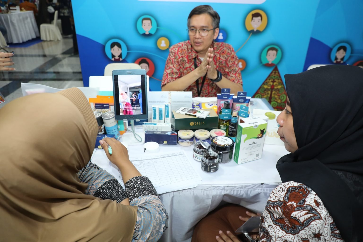 Pemprov Jateng Bantu 980 UMKM Perluas Jaringan Penjualan/jatengprov Pemprov Jateng Bantu 980 UMKM Perluas Jaringan Penjualan/jatengprov