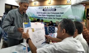 BPN Magelang Beri Uang Ganti Rugi Tanah Terdampak Tol Jogja-Bawen/magelangkab BPN Magelang Beri Uang Ganti Rugi Tanah Terdampak Tol Jogja-Bawen/magelangkab