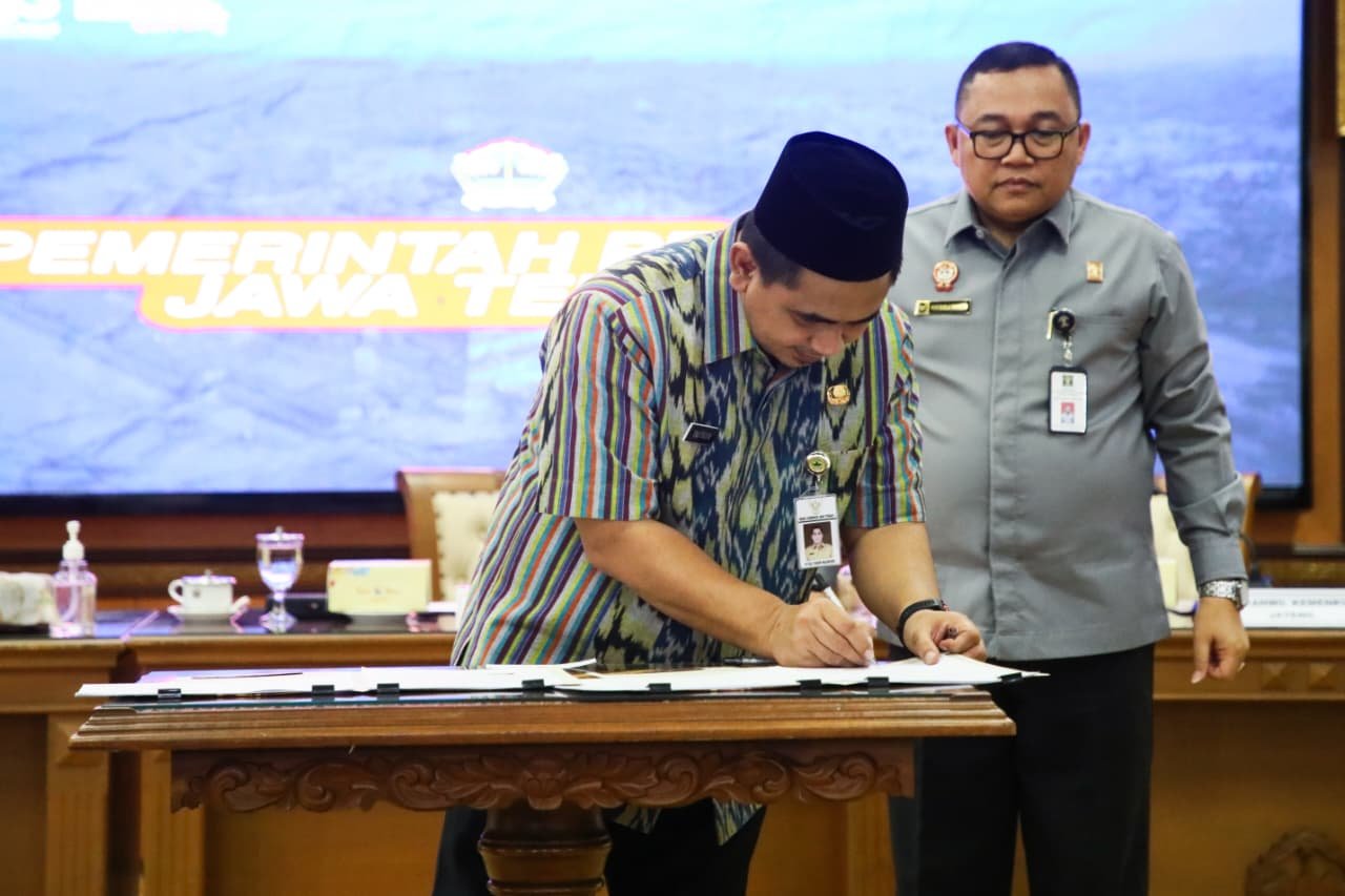 penandatanganan Nota Kesepakatan yang dilaksanakan oleh Badan Pengembangan Sumber Daya Manusia (BPSDM) Kementerian Hukum dengan Pemerintah Provinsi Jawa Tengah/jatengprov