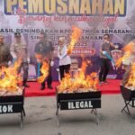 Jutaan Rokok Ilegal dan Minuman Beralkohol Dimusnahkan /diskominfo demak