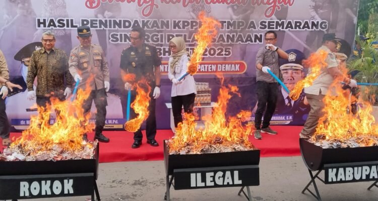 Jutaan Rokok Ilegal dan Minuman Beralkohol Dimusnahkan /diskominfo demak