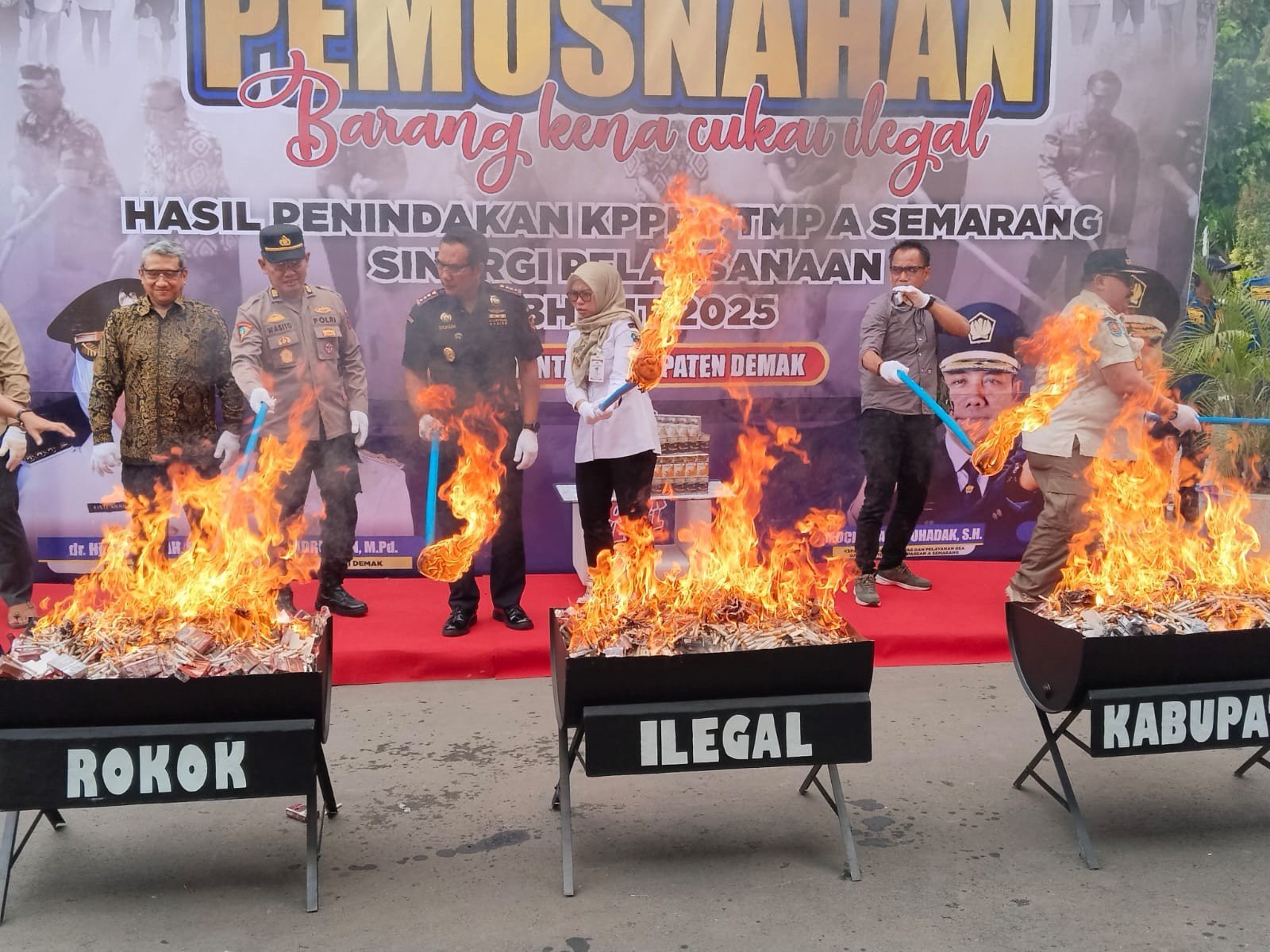 Jutaan Rokok Ilegal dan Minuman Beralkohol Dimusnahkan /diskominfo demak