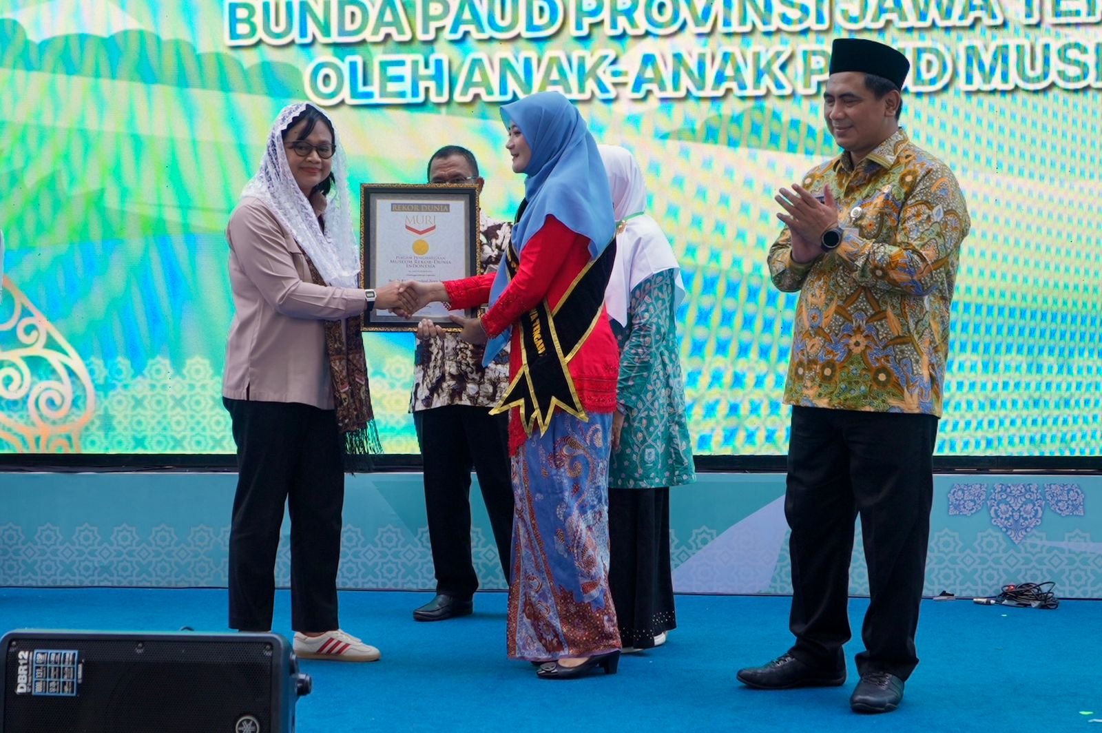 Hari Batik Nasional, 27 Ribu Siswa Pecahkan Rekor Muri Membatik Serentak/jatengprov