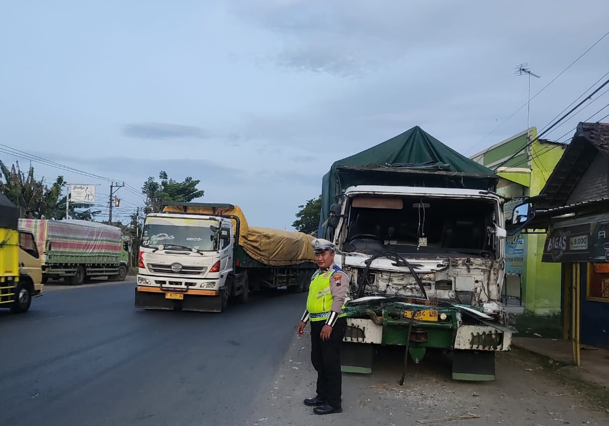 Kronologi Kecelakaan Dua Truk di Juwana-Batangan/tribratanews