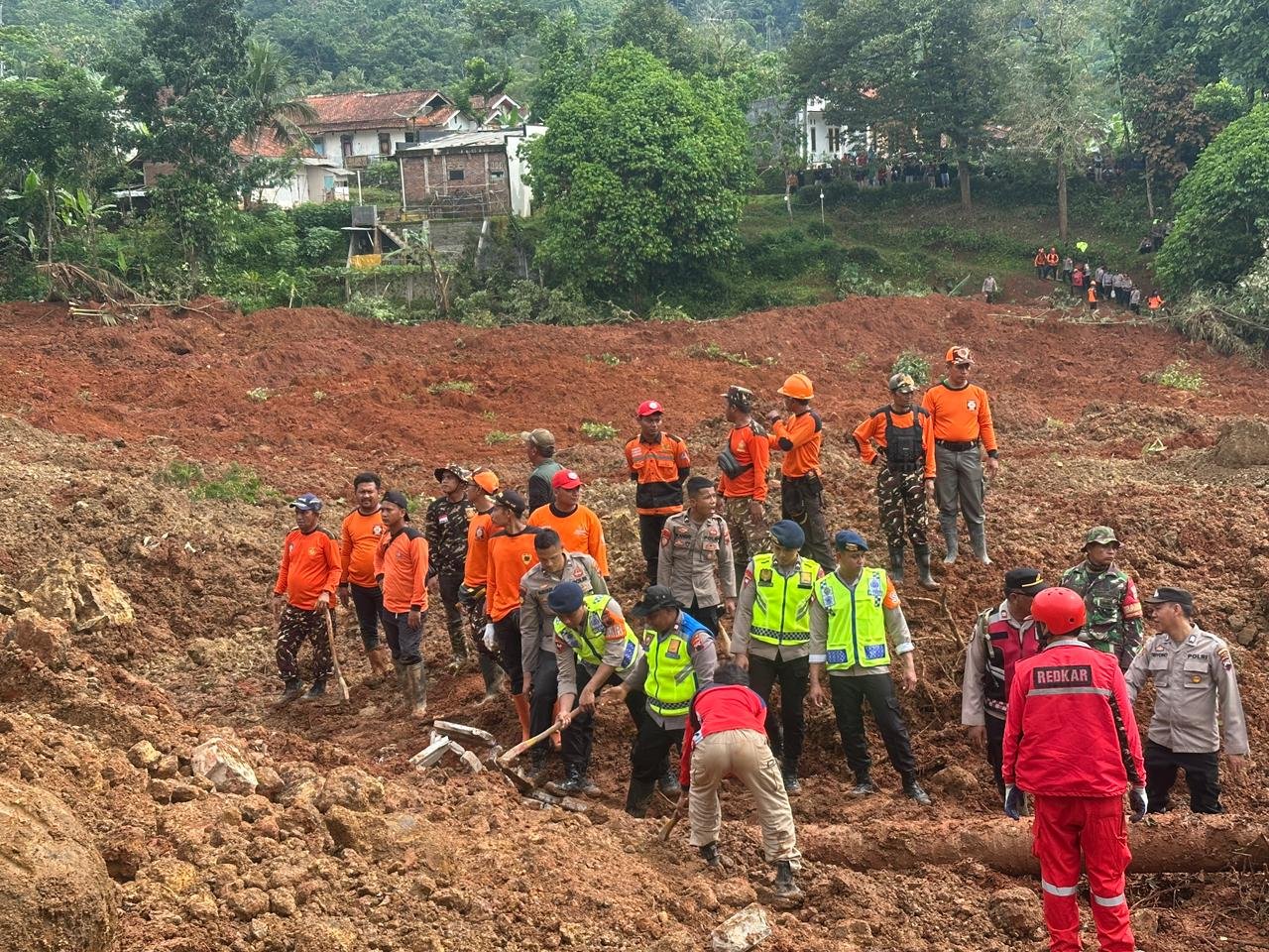 Longsor Landa Dusun Tarukahan Cilacap/tribatranews