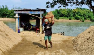 Ilustrasi penambang pasir/istock
