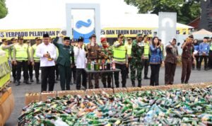 Polres Kudus Musnahkan 1.753 Botol Miras /polres kudus