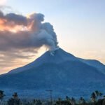 Gunung Semeru Erupsi Hari Ini, Tinggi Letusan Capai 900 Meter - Info Seputar Pati