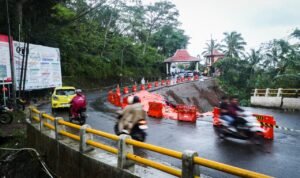 Jembatan di Colo Kudus yang Longsor/jatengprov