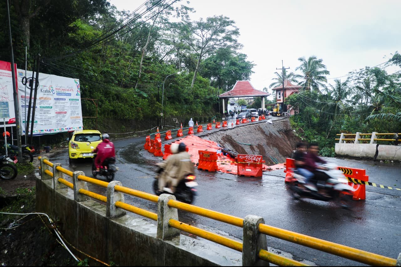 Jembatan di Colo Kudus yang Longsor/jatengprov