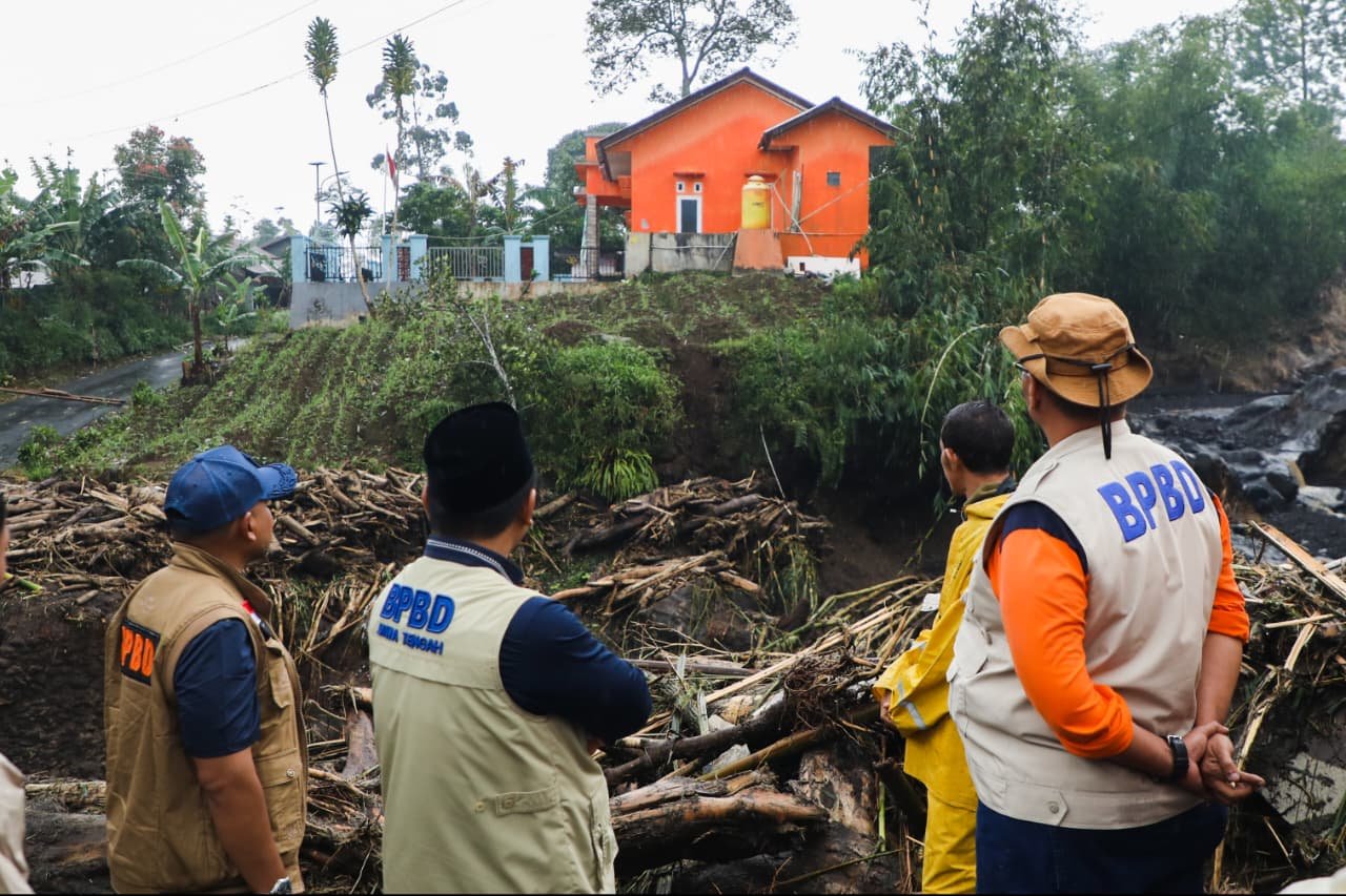 Wagub Jateng Tinjau Lokasi Banjir Bandang di Lereng Gunung Slamet/jatengprov
