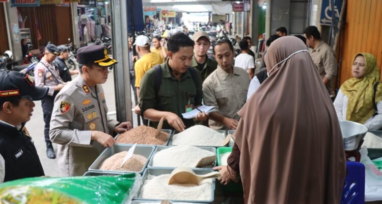 pemantauan harga di pasar di Magelang/polres Magelang