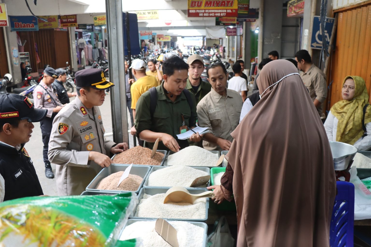 pemantauan harga di pasar di Magelang/polres Magelang