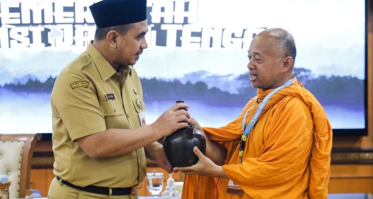Lakukan Perjalanan Spiritual, Belasan Biksu Thudong Sampai Jateng/jatengprov